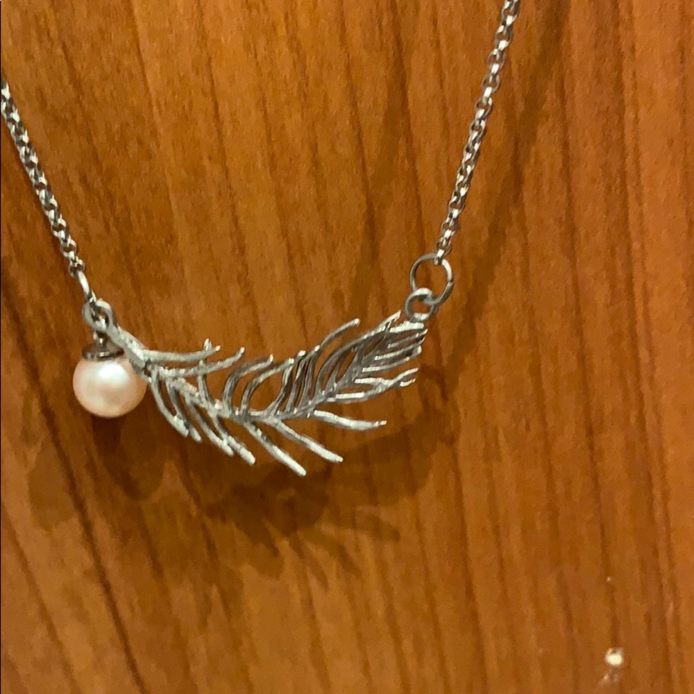 Pink pearl leaf charm necklace